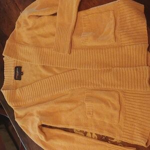 ambiance apparel sweater medium golden wheat -- no flaws!